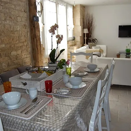 לינה וארוחת בוקר La Belle Lavande, D *