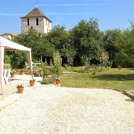 לינה וארוחת בוקר La Belle Lavande, D *