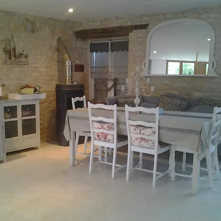 לינה וארוחת בוקר La Belle Lavande, D Chenommet