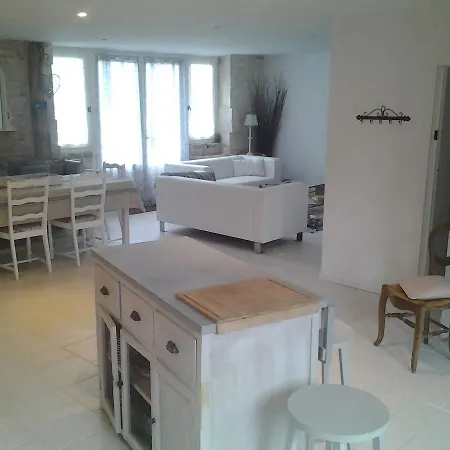 לינה וארוחת בוקר La Belle Lavande, D *