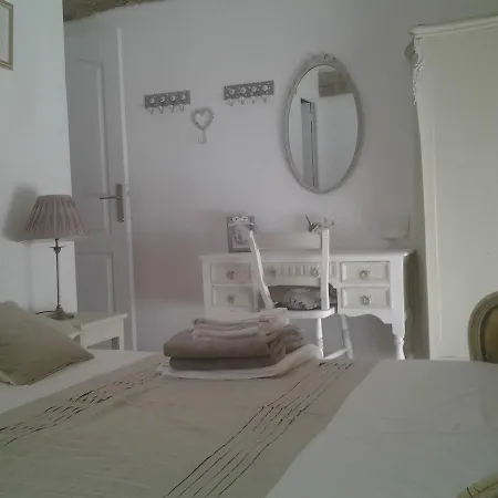 לינה וארוחת בוקר La Belle Lavande, D *