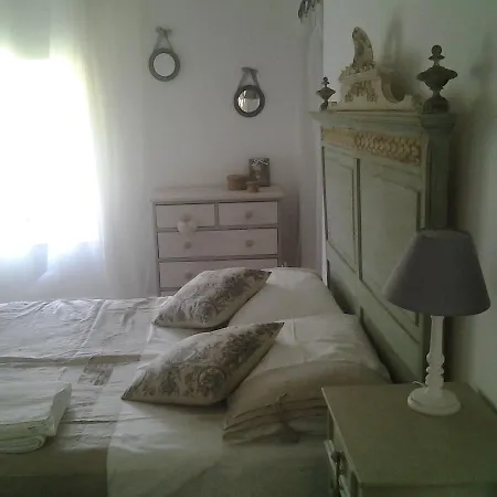 La Belle Lavande, D לינה וארוחת בוקר *