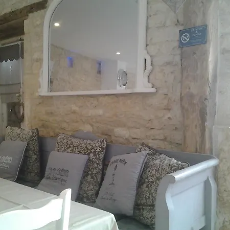 לינה וארוחת בוקר La Belle Lavande, D Chenommet