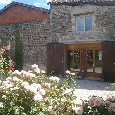 לינה וארוחת בוקר La Belle Lavande, D Chenommet