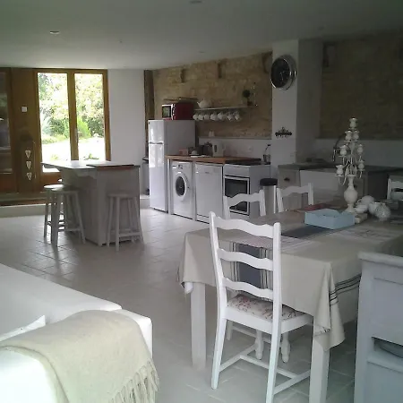 לינה וארוחת בוקר La Belle Lavande, D *